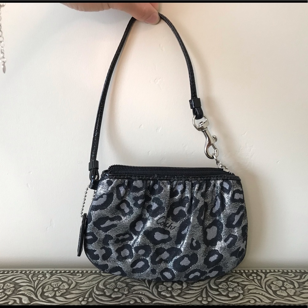 ♥️SOLD♥️ Coach wristlet silver/leopard
